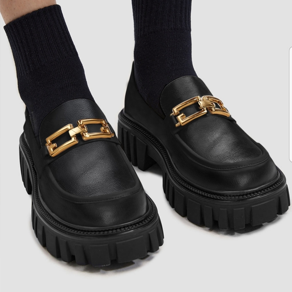 Vegan Leather Chunky Heeled Loafers with Gold Chain (Black) - Lattelier - Picture 5 of 13